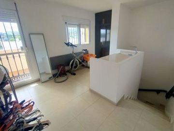 https://cdn.resales-online.com/public/dbr7nhfnz0/properties/7cbf467922f711eea7b50217bc231ef4/w1200/28-ef19a2c59920e2e087cd278a51b6dbf8.jpg?v=1689420065