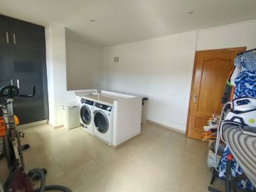 https://cdn.resales-online.com/public/dbr7nhfnz0/properties/7cbf467922f711eea7b50217bc231ef4/w1200/29-7c2f312881aea9bbe9ddaeb9640e2c9a.jpg?v=1689420065