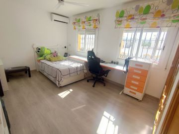 https://cdn.resales-online.com/public/dbr7nhfnz0/properties/7cbf467922f711eea7b50217bc231ef4/w1200/30-5e8634ec9576c9ad4825a6dec5b5d375.jpg?v=1689420065