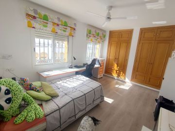 https://cdn.resales-online.com/public/dbr7nhfnz0/properties/7cbf467922f711eea7b50217bc231ef4/w1200/31-5e8b9eb86a2d455eeaf43a7bbf3ccd12.jpg?v=1689420065