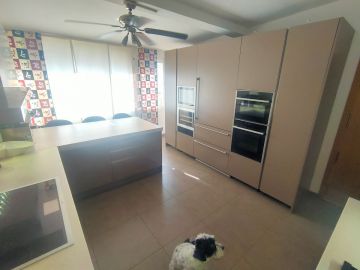 https://cdn.resales-online.com/public/dbr7nhfnz0/properties/7cbf467922f711eea7b50217bc231ef4/w1200/8-e64a9055bba3e77ac8aca3b893cdf826.jpg?v=1689420065
