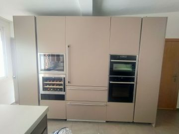 https://cdn.resales-online.com/public/dbr7nhfnz0/properties/7cbf467922f711eea7b50217bc231ef4/w1200/9-467d0cee5b725f3ef65f102a0c2e69c0.jpg?v=1689420065