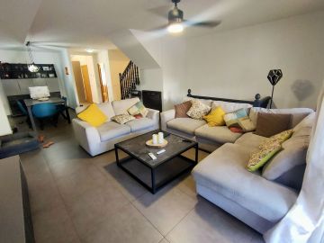 https://cdn.resales-online.com/public/dbr7nhfnz0/properties/7cbf467922f711eea7b50217bc231ef4/w1200/10-bb915d1cb19341576dcdc994b81ab9c5.jpg?v=1689420065