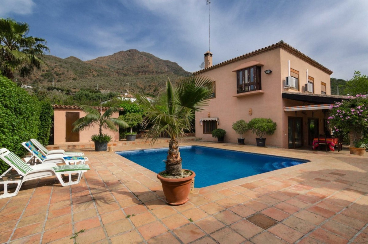 https://cdn.resales-online.com/public/t2k3jmpl4k/properties/e236ffe62ac911eea7b50217bc231ef4/w1200/1-7980e48d732b6fc85c14b43b94d2aa54.jpg?v=1690279306