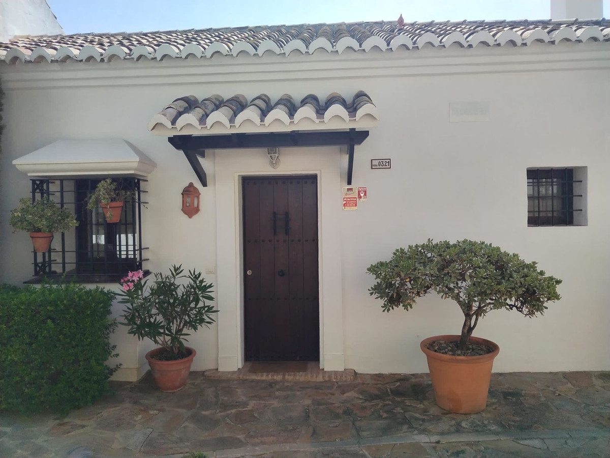 https://cdn.resales-online.com/public/mqt4ubvq31/properties/9b4ec0002a0a11eea7b50217bc231ef4/w1200/1-7980e48d732b6fc85c14b43b94d2aa54.jpg?v=1690202812