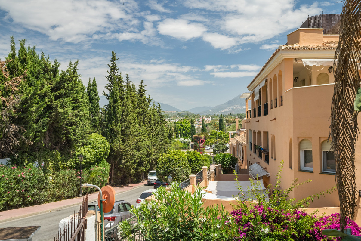 https://cdn.resales-online.com/public/3bbmoql3c8/properties/84eb9b09270b11eea7b50217bc231ef4/w1200/1-7980e48d732b6fc85c14b43b94d2aa54.jpg?v=1689867692