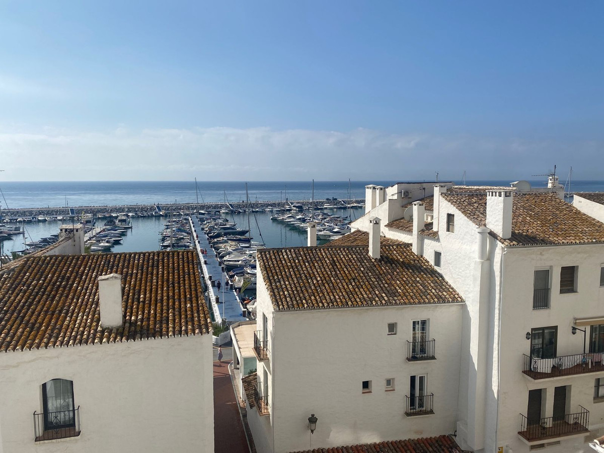 https://cdn.resales-online.com/public/hkt1fof7p5/properties/6debdad12d2111eea7b50217bc231ef4/w1200/1-7980e48d732b6fc85c14b43b94d2aa54.jpg?v=1690536931