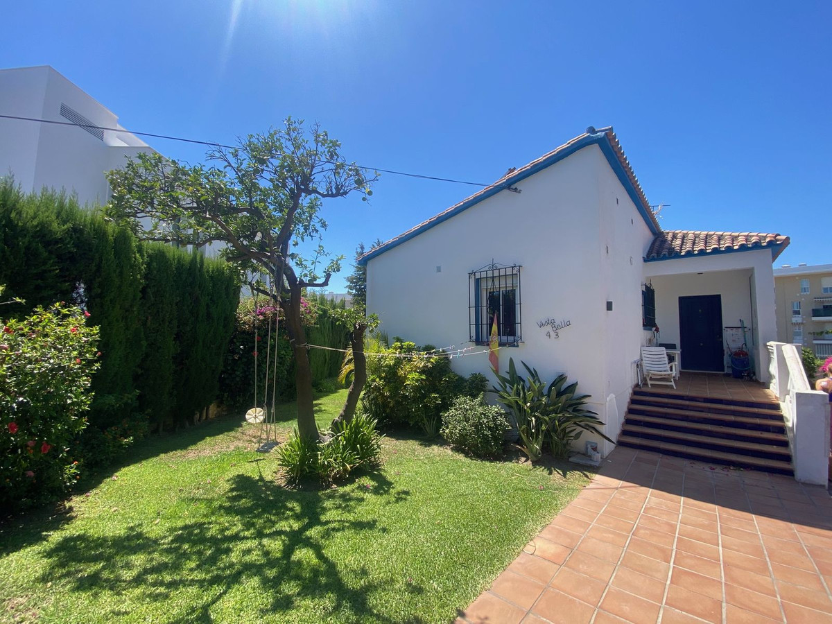 https://cdn.resales-online.com/public/hkt1fof7p5/properties/3ad901f432ac11eea7b50217bc231ef4/w1200/1-7980e48d732b6fc85c14b43b94d2aa54.jpg?v=1691147887