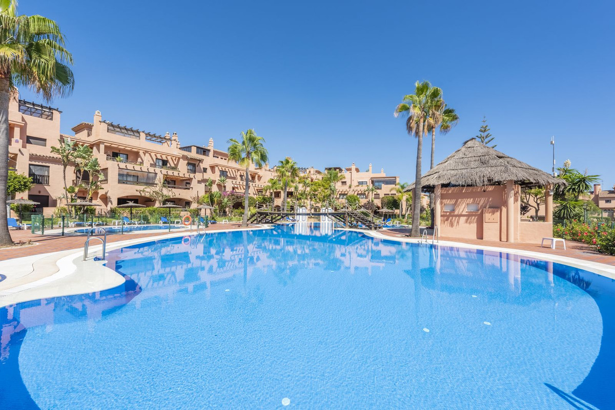 https://cdn.resales-online.com/public/5em70cvk9j/properties/45bb986c2f9511eea7b50217bc231ef4/w1200/1-7980e48d732b6fc85c14b43b94d2aa54.jpg?v=1691093661