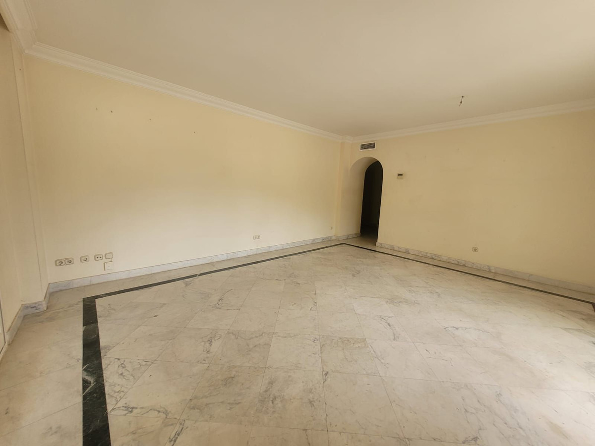 https://cdn.resales-online.com/public/cd9pzuj89n/properties/de97b39235fa11eea7b50217bc231ef4/w1200/1-7980e48d732b6fc85c14b43b94d2aa54.jpg?v=1691510049