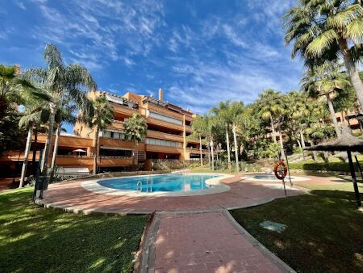 https://cdn.resales-online.com/public/pnds55a73p/properties/37f356e1351511eea7b50217bc231ef4/w1200/1-7980e48d732b6fc85c14b43b94d2aa54.jpg?v=1691411707