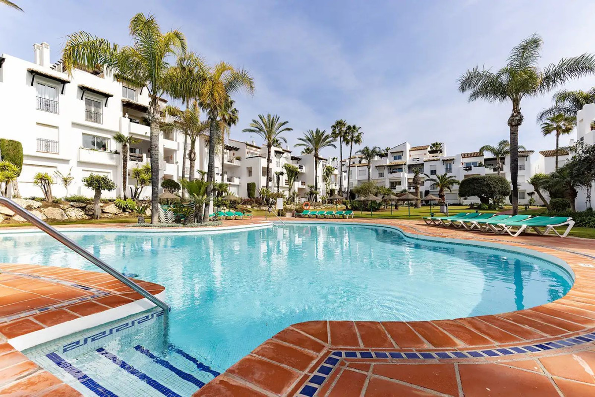 https://cdn.resales-online.com/public/6pcoehzhpl/properties/2a2e6c08309611eea7b50217bc231ef4/w1200/1-7980e48d732b6fc85c14b43b94d2aa54.jpg?v=1691528893