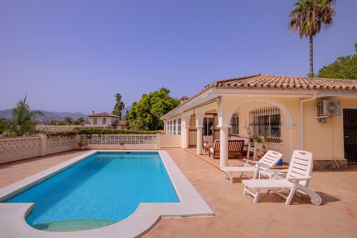 https://cdn.resales-online.com/public/125jlfeqm4/properties/90a11c2738c511eea7b50217bc231ef4/w1200/1-7980e48d732b6fc85c14b43b94d2aa54.jpg?v=1691816767