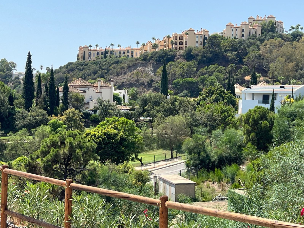 https://cdn.resales-online.com/public/mp8zxt75jy/properties/4da0890b440811eea6080217bc231ef4/w1200/18-cc72f169493c096e712837ff5d8b6e41.jpg?v=1693055909