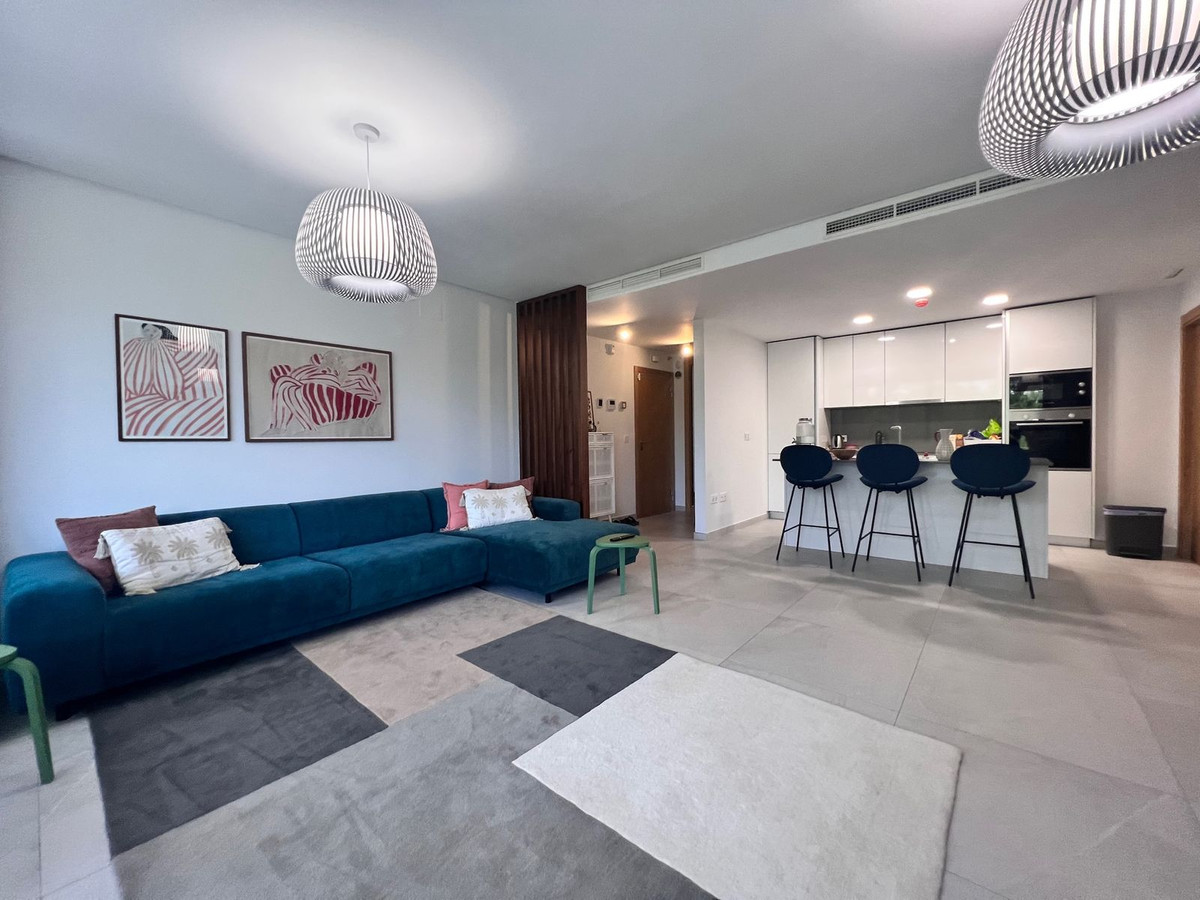 https://cdn.resales-online.com/public/mp8zxt75jy/properties/4da0890b440811eea6080217bc231ef4/w1200/3-e898b2bb2a2fdfd06d2c39894dce8316.jpg?v=1693055909