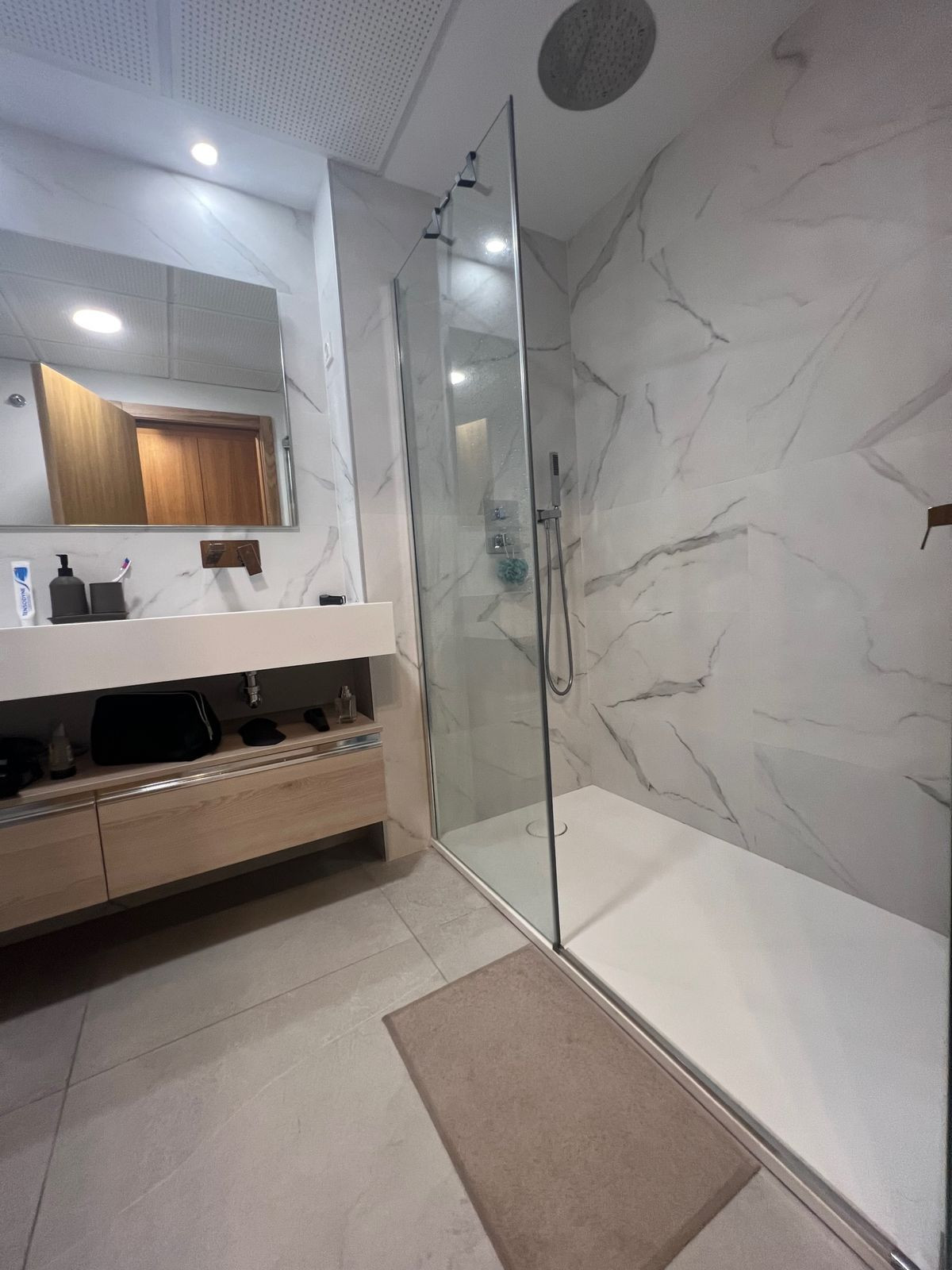 https://cdn.resales-online.com/public/mp8zxt75jy/properties/4da0890b440811eea6080217bc231ef4/w1200/10-bb915d1cb19341576dcdc994b81ab9c5.jpg?v=1693055909