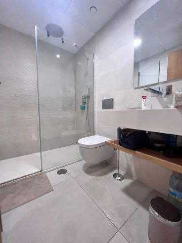 https://cdn.resales-online.com/public/mp8zxt75jy/properties/4da0890b440811eea6080217bc231ef4/w1200/14-d70dc3102c00d7be0e872dfe1c1f86d7.jpg?v=1693055909