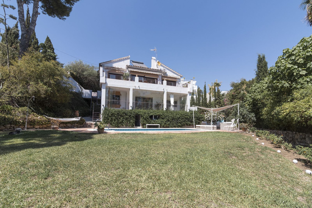 https://cdn.resales-online.com/public/rt1cuhsqdn/properties/7119dd93458811eea6080217bc231ef4/w1200/1-7980e48d732b6fc85c14b43b94d2aa54.jpg?v=1693221127