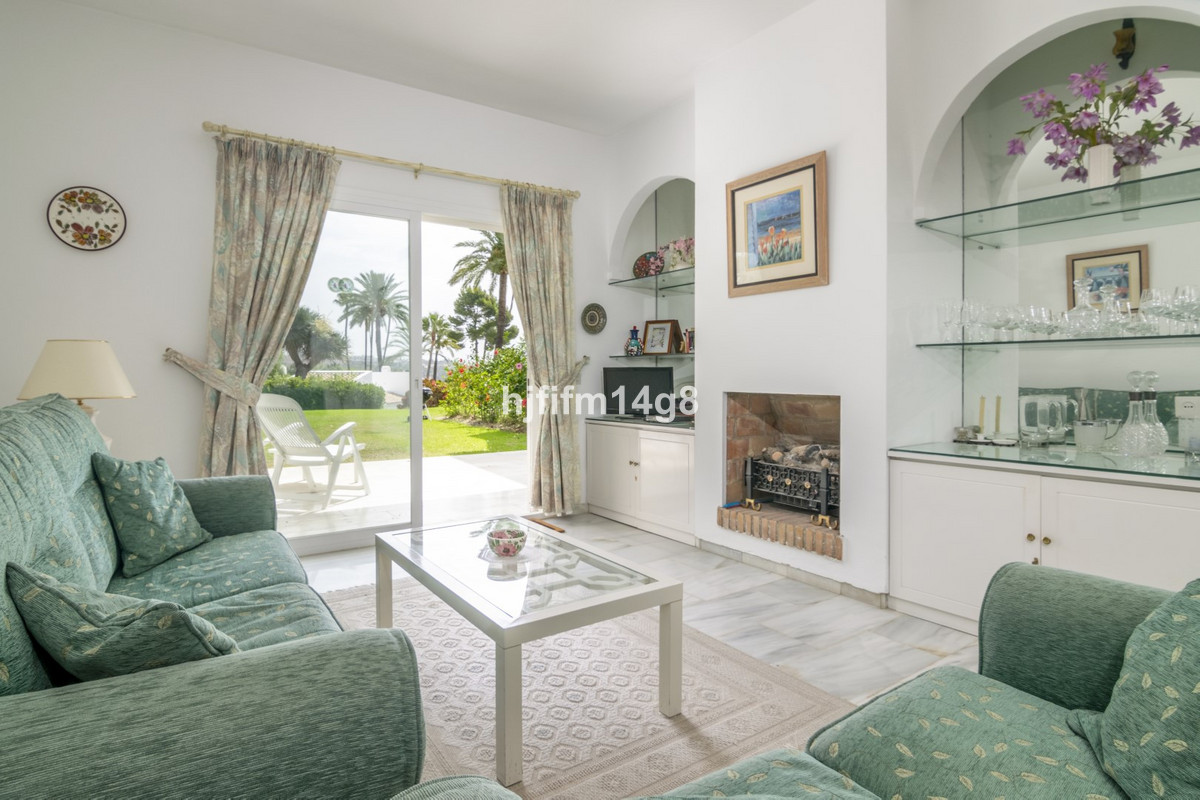 https://cdn.resales-online.com/public/hjfifm14g8/properties/893f185446fb11eea6080217bc231ef4/w1200/1-7980e48d732b6fc85c14b43b94d2aa54.jpg?v=1693379264