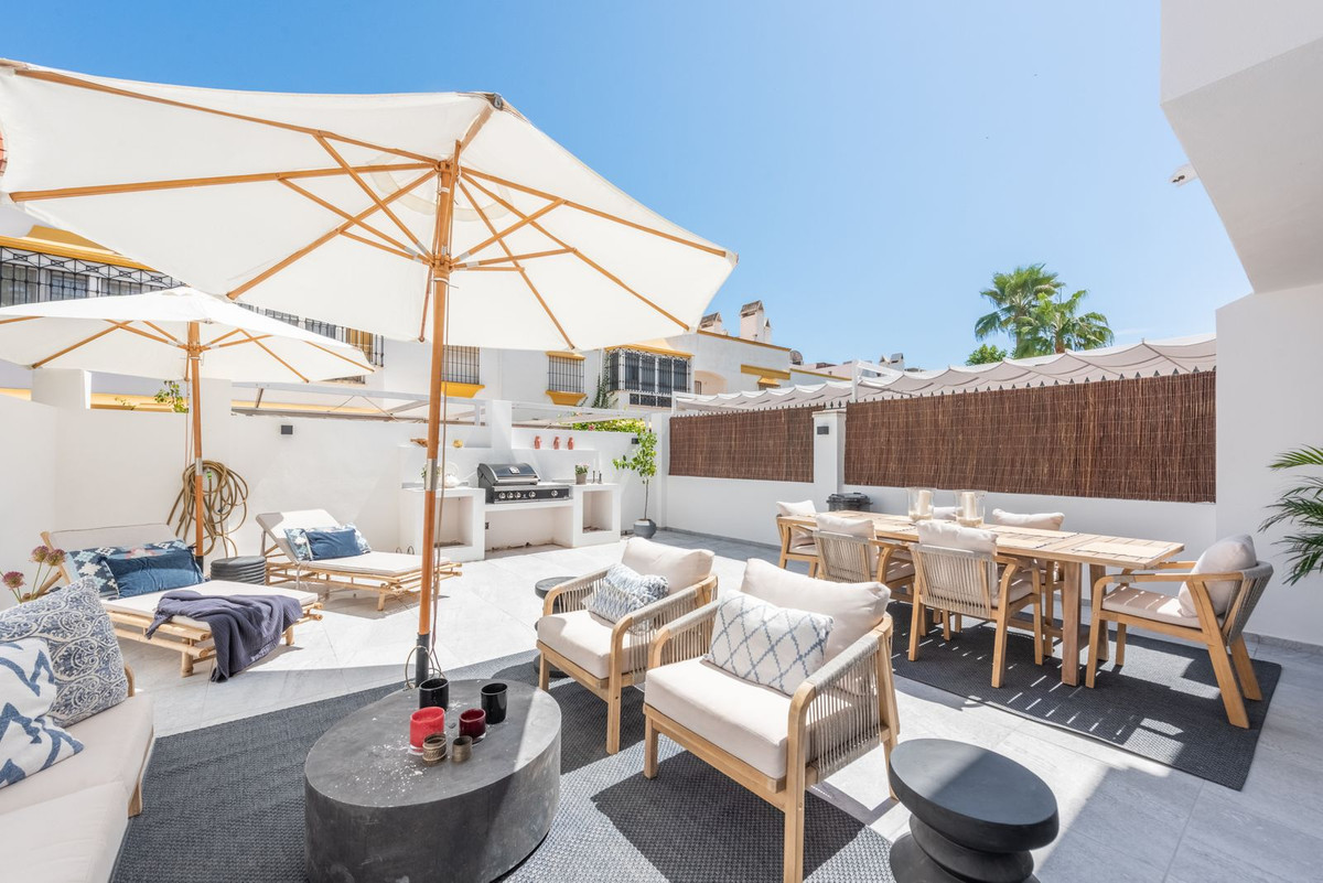 https://cdn.resales-online.com/public/b30pl78u9b/properties/15c04d054be611eea6080217bc231ef4/w1200/1-7980e48d732b6fc85c14b43b94d2aa54.jpg?v=1693931391