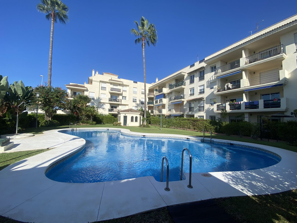 https://cdn.resales-online.com/public/pakxbpldz7/properties/8821cae8508611eea6080217bc231ef4/w1200/1-7980e48d732b6fc85c14b43b94d2aa54.jpg?v=1694429043