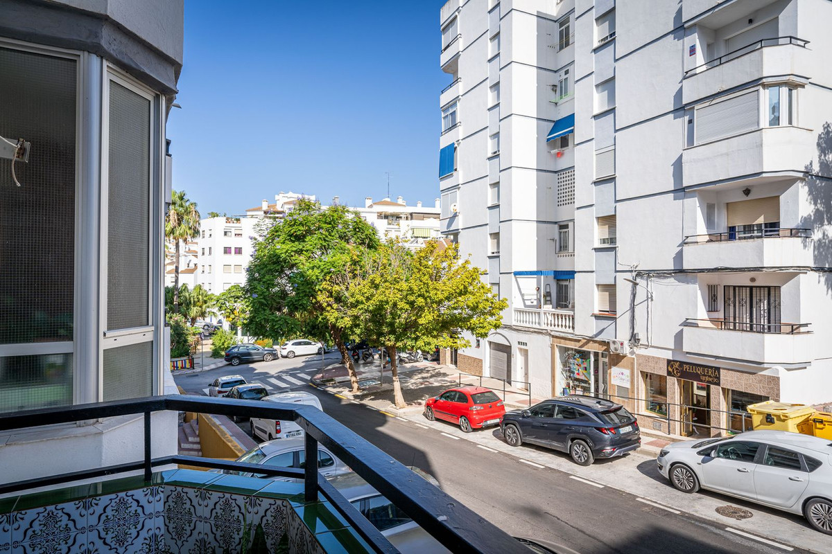 https://cdn.resales-online.com/public/q8sjeevech/properties/b0b97e92521d11eea6080217bc231ef4/w1200/1-7980e48d732b6fc85c14b43b94d2aa54.jpg?v=1694615134