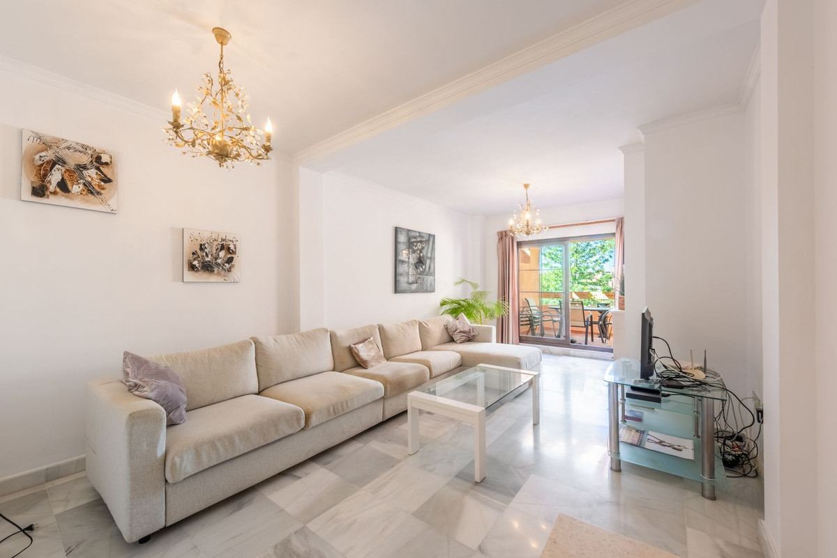 https://cdn.resales-online.com/public/5em70cvk9j/properties/66709a554bda11eea6080217bc231ef4/w1200/1-7980e48d732b6fc85c14b43b94d2aa54.jpg?v=1693995443