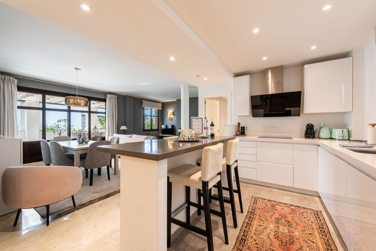 https://cdn.resales-online.com/public/cdugn808as/properties/6bbd6f6747ed11eea6080217bc231ef4/w1200/1-7980e48d732b6fc85c14b43b94d2aa54.jpg?v=1694620151