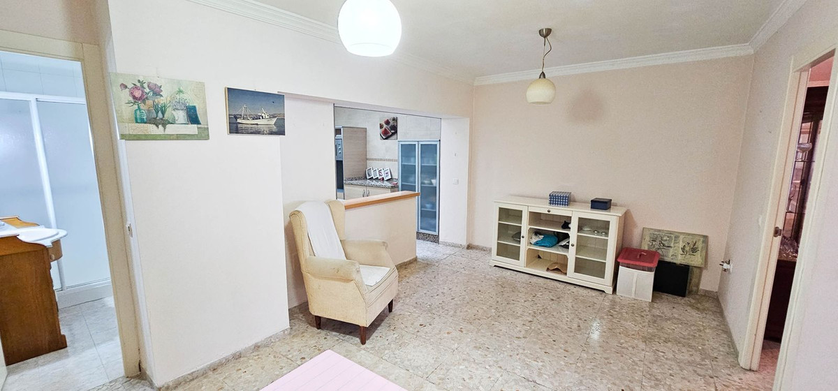 https://cdn.resales-online.com/public/q8sjeevech/properties/8351d31e419e11eea6080217bc231ef4/w1200/1-7980e48d732b6fc85c14b43b94d2aa54.jpg?v=1692790448