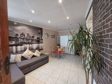 https://cdn.resales-online.com/public/nta0ullcs5/properties/b70f4ce5591f11eea6080217bc231ef4/w1200/1-7980e48d732b6fc85c14b43b94d2aa54.jpg?v=1695373924