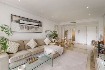 https://cdn.resales-online.com/public/sdgb87dcla/properties/cf04c4e94bee11eea6080217bc231ef4/w1200/1-7980e48d732b6fc85c14b43b94d2aa54.jpg?v=1693933082