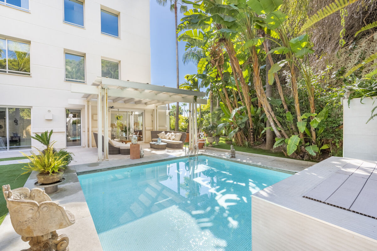 https://cdn.resales-online.com/public/ud1c46n7d0/properties/d3d896cb5dc711eea6080217bc231ef4/w1200/1-7980e48d732b6fc85c14b43b94d2aa54.jpg?v=1695885932