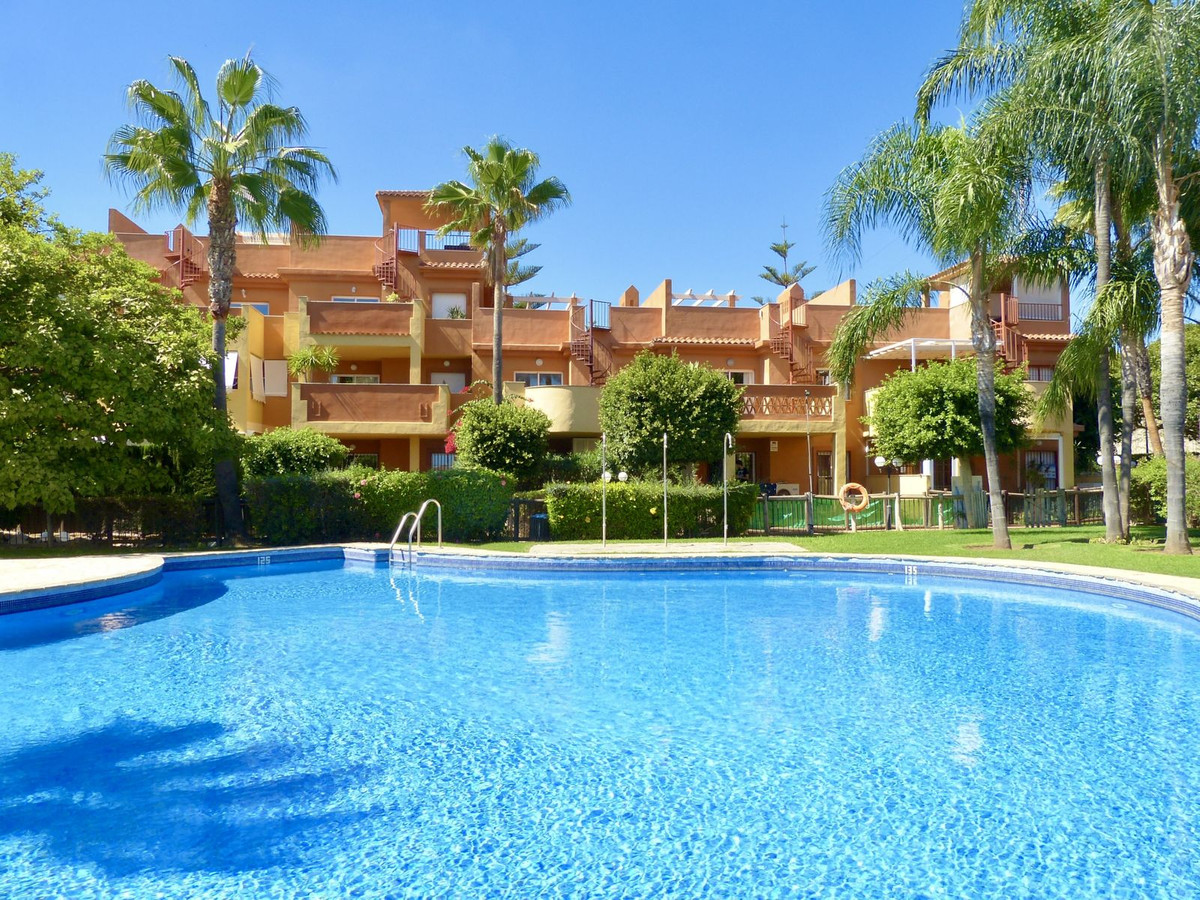 https://cdn.resales-online.com/public/r6fpf5cduc/properties/91c67f605d2a11eea6080217bc231ef4/w1200/1-7980e48d732b6fc85c14b43b94d2aa54.jpg?v=1695899591