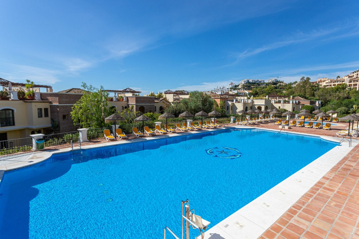 https://cdn.resales-online.com/public/h3dp4hd6ry/properties/7ab65082603d11eea6080217bc231ef4/w1200/1-7980e48d732b6fc85c14b43b94d2aa54.jpg?v=1696168890