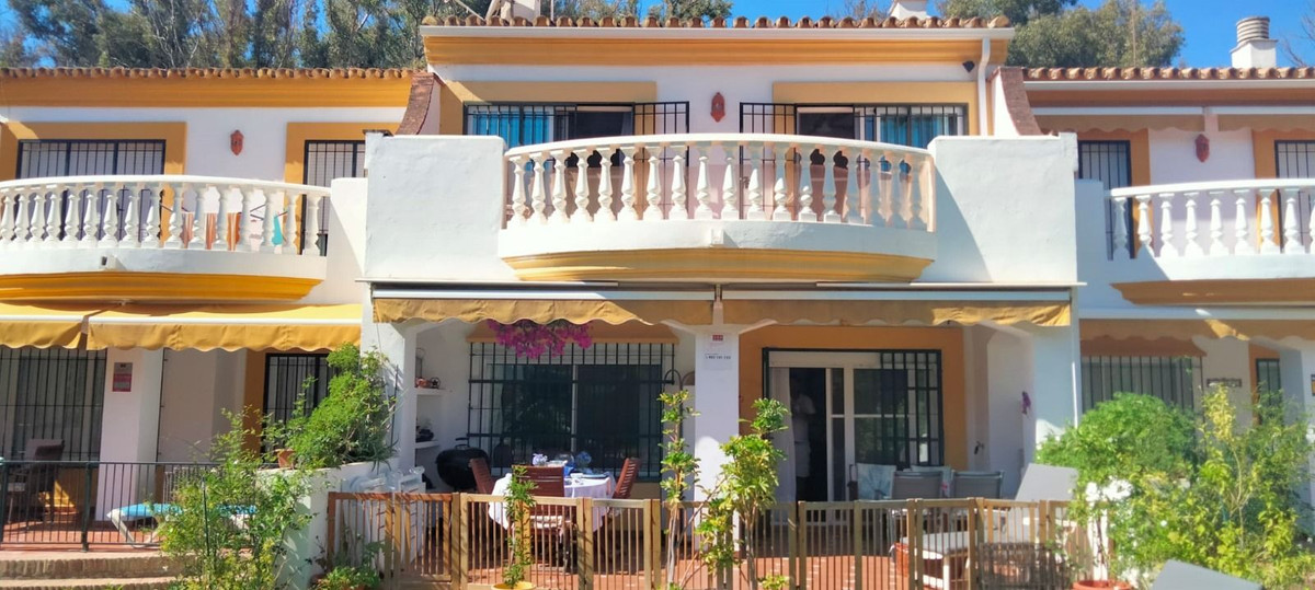 https://cdn.resales-online.com/public/jmw4hri9r8/properties/ded9c96e5ef511eea6080217bc231ef4/w1200/1-7980e48d732b6fc85c14b43b94d2aa54.jpg?v=1696030287