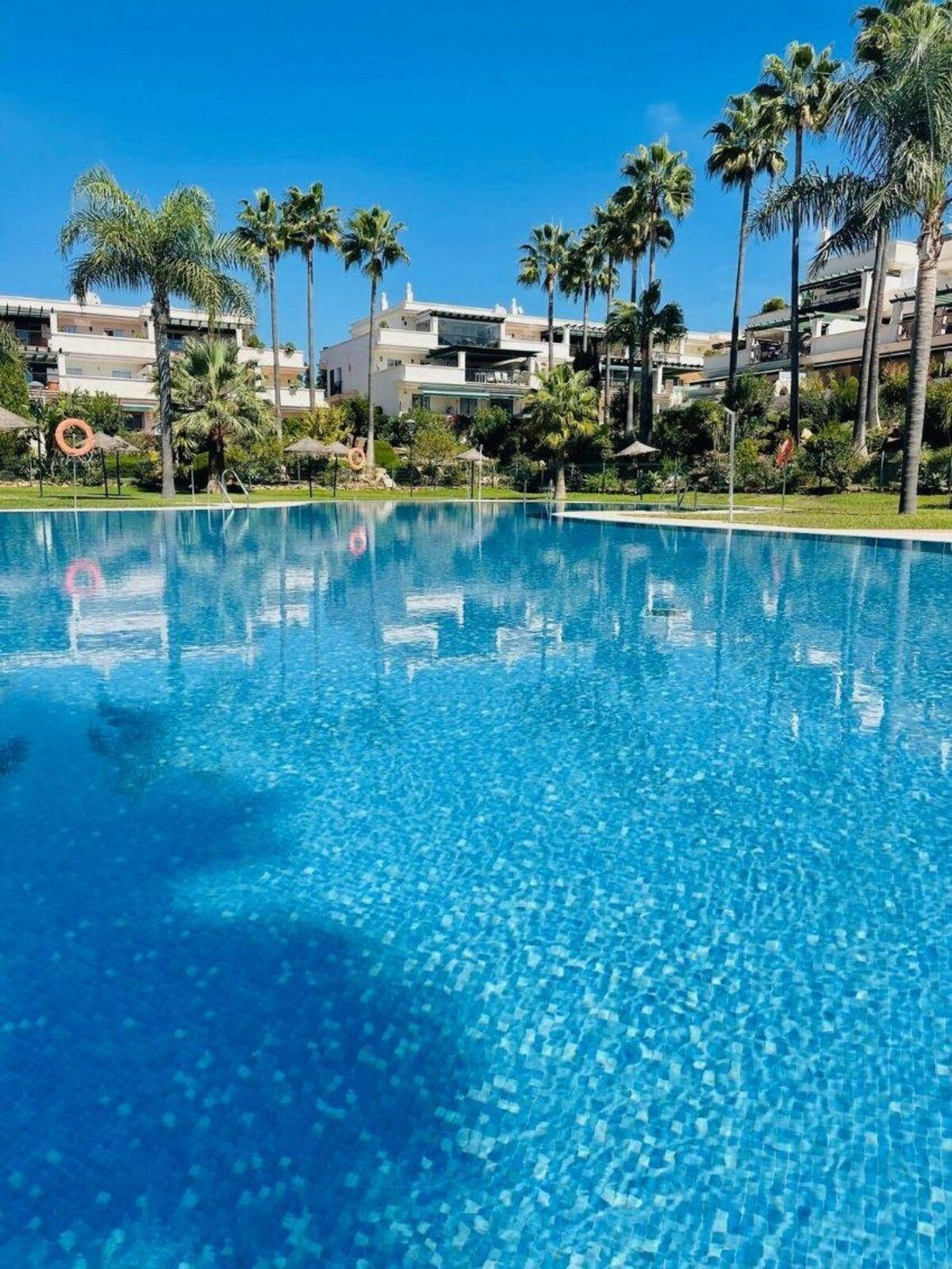 https://cdn.resales-online.com/public/6pcoehzhpl/properties/ee8f991b5a2b11eea6080217bc231ef4/w1200/1-7980e48d732b6fc85c14b43b94d2aa54.jpg?v=1696239971