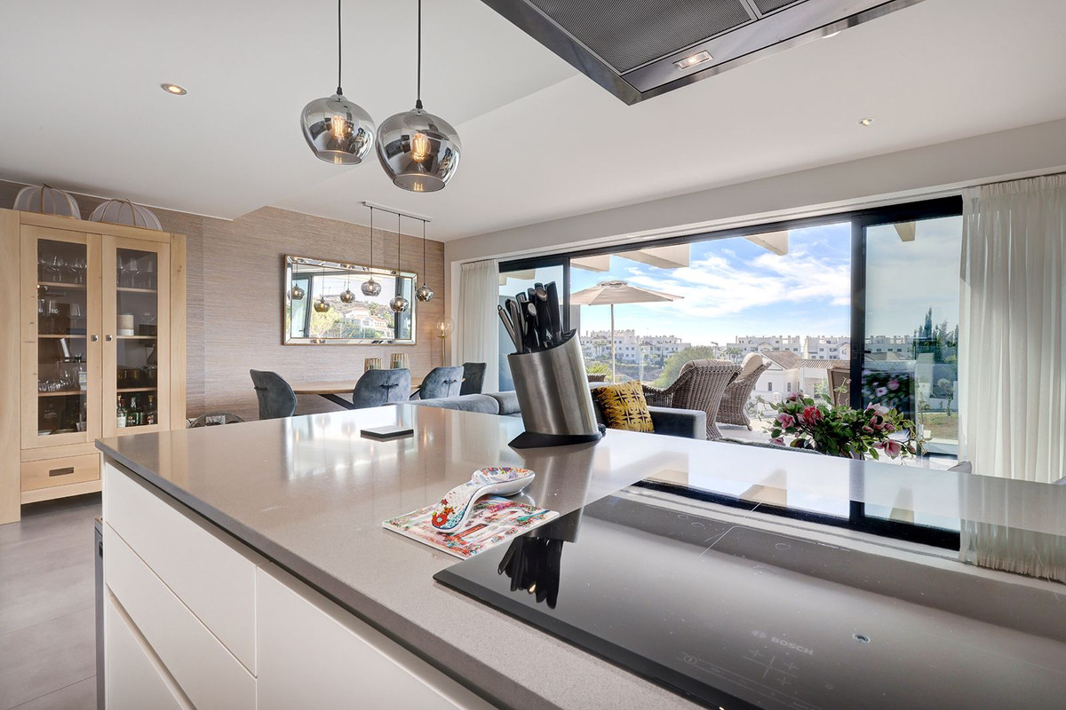 https://cdn.resales-online.com/public/rtn6fazno3/properties/b165ebdd66ab11eea6080217bc231ef4/w1200/1-7980e48d732b6fc85c14b43b94d2aa54.jpg?v=1696863834