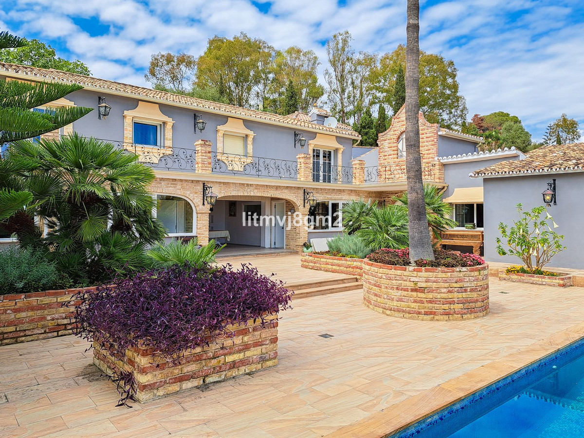https://cdn.resales-online.com/public/litmvj8gm2/properties/8aed3480174811eea7b50217bc231ef4/w1200/1-7980e48d732b6fc85c14b43b94d2aa54.jpg?v=1695575948