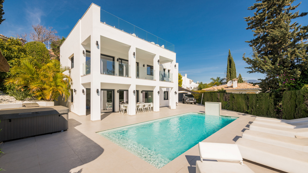 https://cdn.resales-online.com/public/683jtod23h/properties/960b06c66f4011eea6080217bc231ef4/w1200/1-7980e48d732b6fc85c14b43b94d2aa54.jpg?v=1697806968