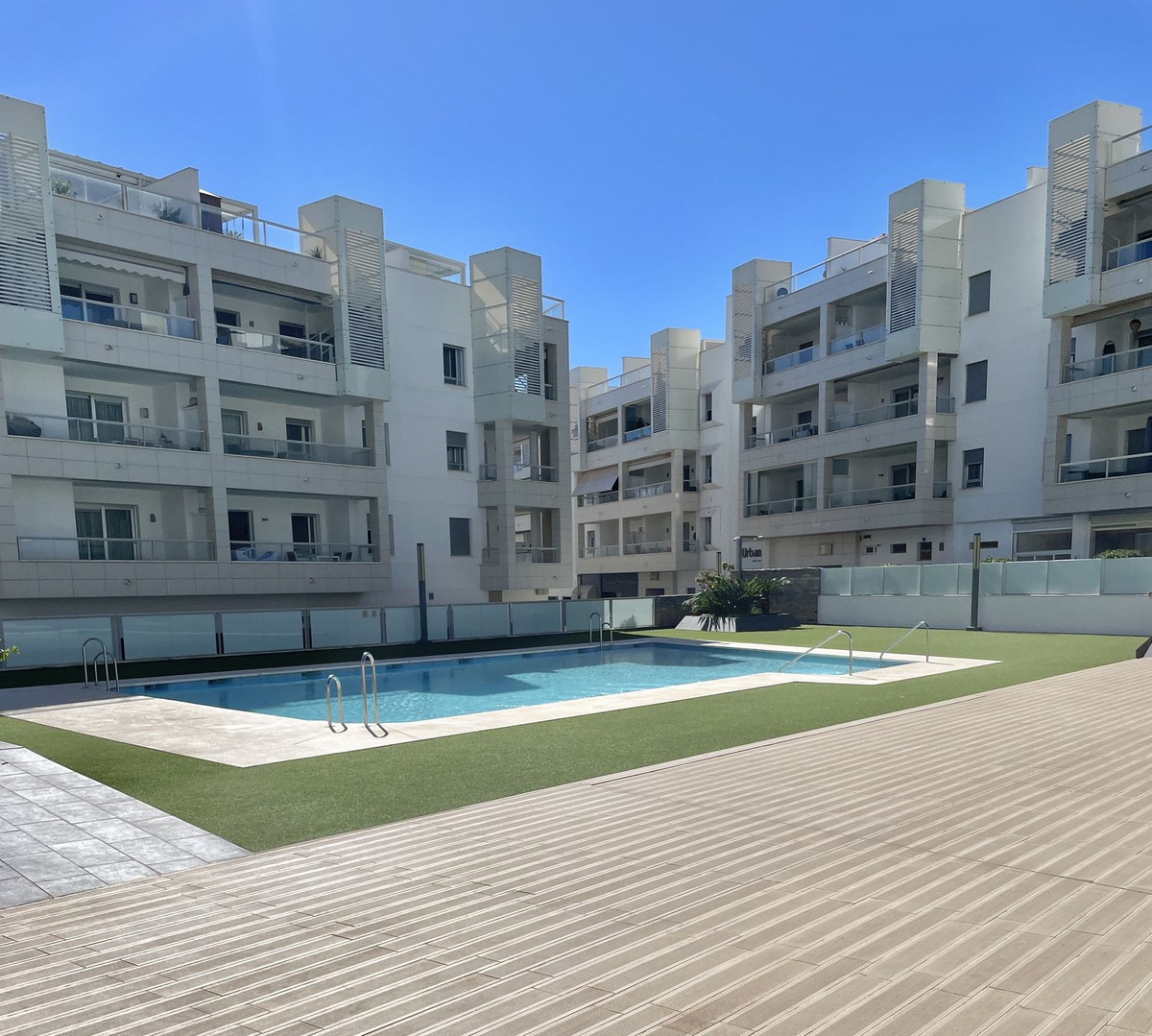 https://cdn.resales-online.com/public/dgqxclc4l2/properties/f2567d0678ca11ee8fbe0217bc231ef4/w1200/26-c684a62c9f160a1f90904dd925da0645.jpg?v=1698858303