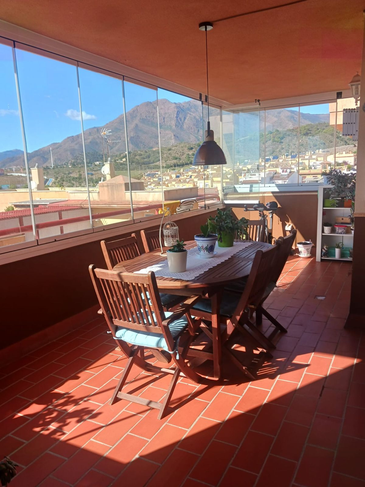 https://cdn.resales-online.com/public/7rg1k5rn6p/properties/ce747b4573d411ee8fbe0217bc231ef4/w1200/1-7980e48d732b6fc85c14b43b94d2aa54.jpg?v=1699386089