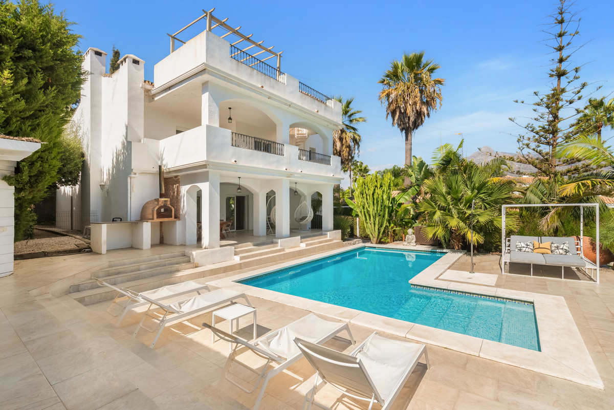 https://cdn.resales-online.com/public/jja1jz8h5h/properties/c38bf3ea7d2b11ee8fbe0217bc231ef4/w1200/1-7980e48d732b6fc85c14b43b94d2aa54.jpg?v=1699337341