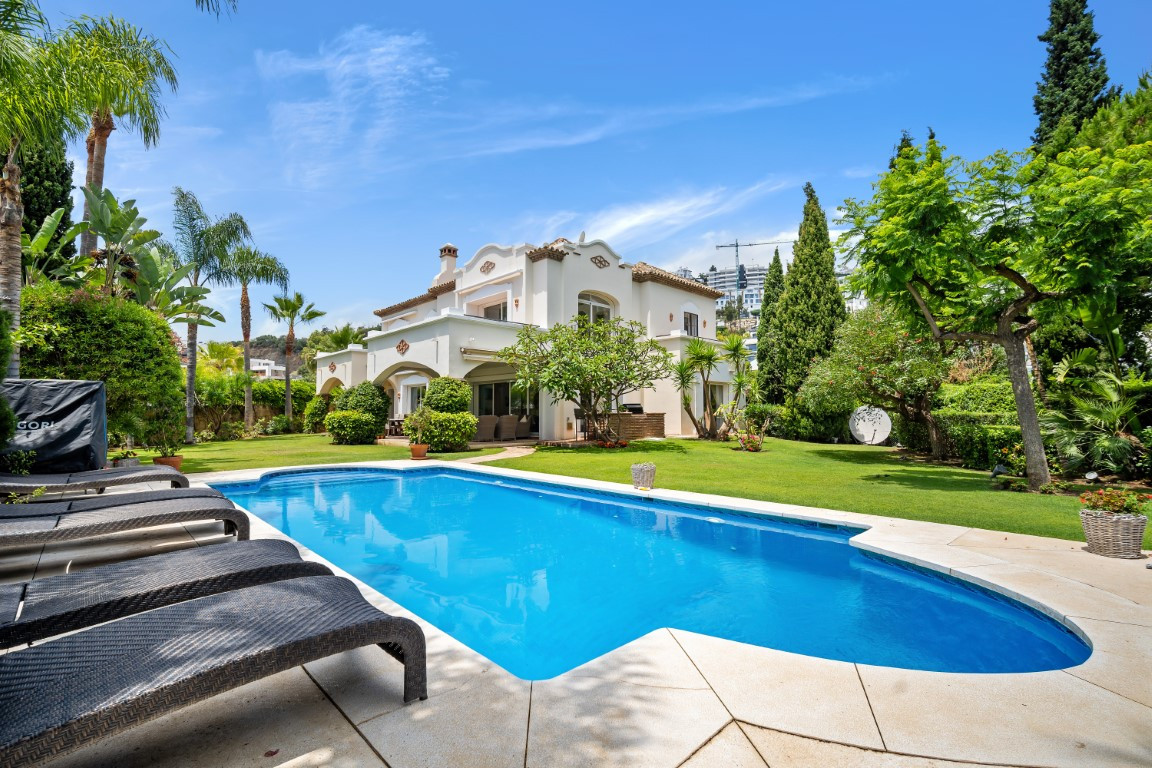 https://cdn.resales-online.com/public/y2bix7xo8m/properties/657bf19d004f11eeb6600217bc231ef4/w1200/1-7980e48d732b6fc85c14b43b94d2aa54.jpg?v=1698997608