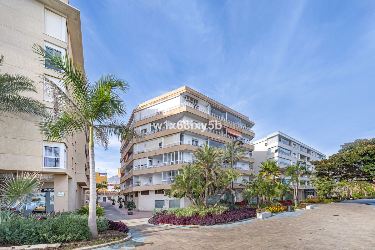 https://cdn.resales-online.com/public/w1x68ixy5b/properties/ccefde197f1d11ee8fbe0217bc231ef4/w1200/1-7980e48d732b6fc85c14b43b94d2aa54.jpg?v=1699982667