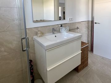 https://cdn.resales-online.com/public/5wiopor8ch/properties/1a0804186aa111eea6080217bc231ef4/w1200/14-d70dc3102c00d7be0e872dfe1c1f86d7.jpg?v=1697302457