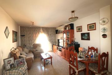https://cdn.resales-online.com/public/swt24est18/properties/5401fbea48d511eea6080217bc231ef4/w1200/2-5bd7b9d04b45e33852eaf0ec6670150d.jpg?v=1697534903
