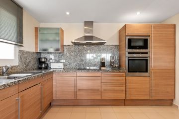 https://cdn.resales-online.com/public/1k5stslnpi/properties/370d130385d311eeb0180217bc231ef4/w1200/3-e898b2bb2a2fdfd06d2c39894dce8316.jpg?v=1700288870
