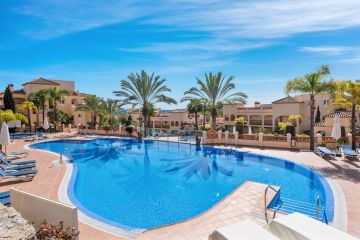 https://cdn.resales-online.com/public/1k5stslnpi/properties/370d130385d311eeb0180217bc231ef4/w1200/6-241328e1bcc9c0d8ce1222beb6c967a8.jpg?v=1700288870