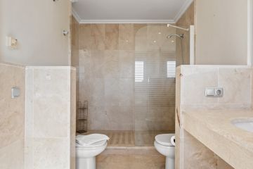 https://cdn.resales-online.com/public/1k5stslnpi/properties/370d130385d311eeb0180217bc231ef4/w1200/7-aa4cc561180b369757c0bb4af9886cd3.jpg?v=1700288870