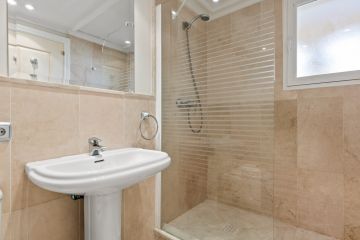https://cdn.resales-online.com/public/1k5stslnpi/properties/370d130385d311eeb0180217bc231ef4/w1200/10-bb915d1cb19341576dcdc994b81ab9c5.jpg?v=1700288870
